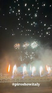 Piromusicale della ditta @pirofireworks_colangelo #fireworks #fuochidartificio #pirotecnica #fireworksshow💥 #novoli | Piroshowitaly