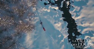 2.9K views · 68 reactions | Jean-Michel Bertrand est équipé pour traverser la montagne à l'approche de l'hiver. Découvrez dans LA VALLÉE DES LOUPS des paysages saisissants ! | Pathé Films | Facebook