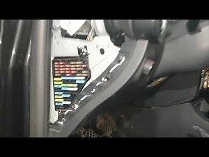 Layout and diagram of the internal fuses of the Seat Ibiza.