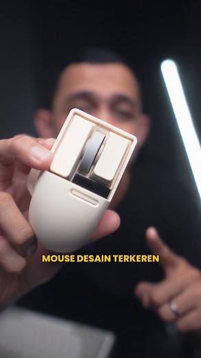 MOUSE dengan DESAIN TERKEREN yang pernah gw coba! Sekarang kan udah jamannya mouse-mouse Superlight yang beratnya 60gr kebawah dengan latest sensor ditambah 4K polling rate. BUT, it's not all about SPEC! Mouse Lofree Touch ini asli bisa jadi collectible dan tentunya mempercantik Desk setup kalian. Bahannya PBT jadi ga gampang shine, Trimode, bahkan layar OLED juga udah di mouse ini. #lofree #lofreetouch #mouse @Lofree.co