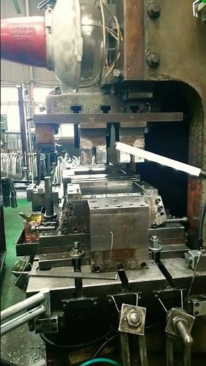 プレス加工機 パイプ加工紹介 金型 穴あけ 成形 多品種少量 ロット生産 パイプ加工 製品保管状態 医療器具や建設機器、各種パイプ加工の石川工業 群馬県 太田市 1本から対応可能な会社です。