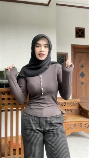 Agnesia syilaa on Instagram: "✨INSPIRASI OUTFIT✨ 🖇️ Longsleeve ~ Link 1320 🖇️ Pants ~ Link 111 🖇️ Hijab ~ Link 1061 📌Cara beli - Klik Link dibio - Cari produk sesuai nomer - ⁠check out #outfitinspiration #outfit #outfitoftheday #outfitideas #ootdfashion #ootdhijab #ootdinspiration #outfithijab #outfitpost #outfitdetails #outfitjalanjalan #ootdinspo #ootdhijabindo #ootdfashionhijab #ootdselebgram #ootdhijaberindo #inspirasioutfithijab #hijabootdindo #hijabinspiration #hijabdaily #hijabcantik 