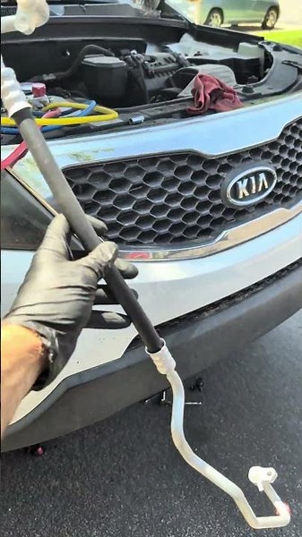 2011 Kia Sorento high side ac line #mechanic #fyp #mesaaz #arizona #mechaniclife #mobilemechanic