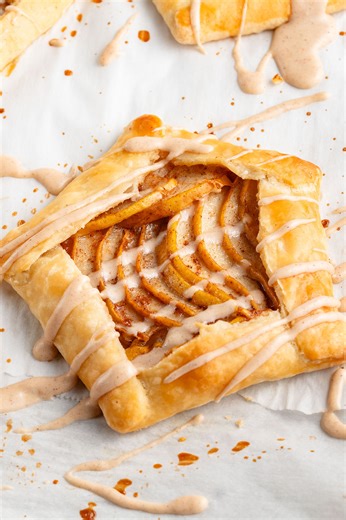 MINI SPICED PEAR GALETTES 🍐🥧 Simple and cozy, with tender spiced pears wrapped in a flaky crust and topped with a maple glaze 🍁 Find the full recipe here: https://sweetsimplevegan.com/mini-spiced-pear-galettes/ ✨ , #galette #peardessert #handpie #vegan | Sweet Simple Vegan