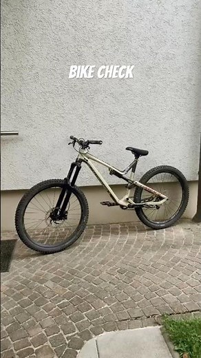 Commencal Meta v4 slopeduro #fyy #mtb #bikecheck #slopestyle #commencalbikes #viral #rockshox