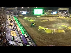 Monster Jam World Finals 16- Bounty Hunter Freestyle