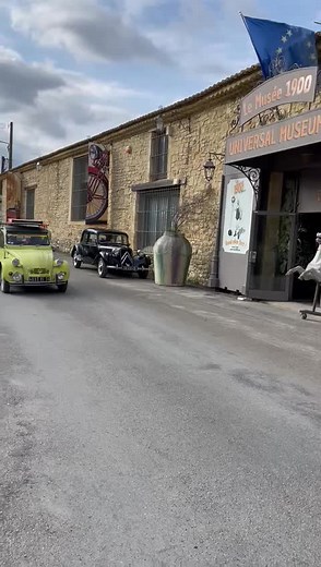 Les 2cv au musée 1900 #musee #tourism #2cv #2cvcitroen