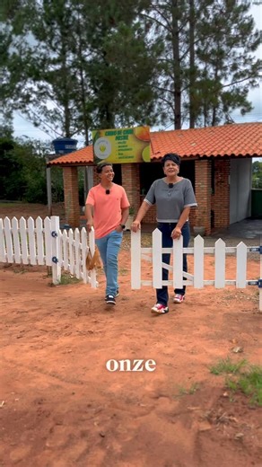 Marcia Vilela on Instagram: "A Parada do Pastel já está funcionando! 🥟✨ A inauguração oficial será dia 11, mas você já pode passar por aqui e aproveitar. Estamos na estrada entre Cerqueira e Avaré, com pastel crocante, caldo de cana gelado, porção de tilápia, fritas e tudo de bom esperando por você! Sua parada obrigatória!"