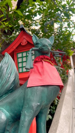 Famous Inari Shrine in Azabu-Juban | 港区の富裕層エリアで愛される金運財運のパワースポット「十番稲荷神社」麻布