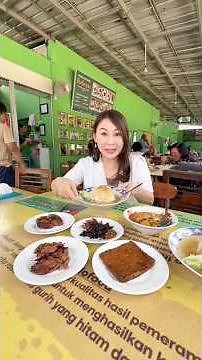 Masukin deh ke daftar kuliner Yogya , sop empal model gini gak ada di Jakarta.