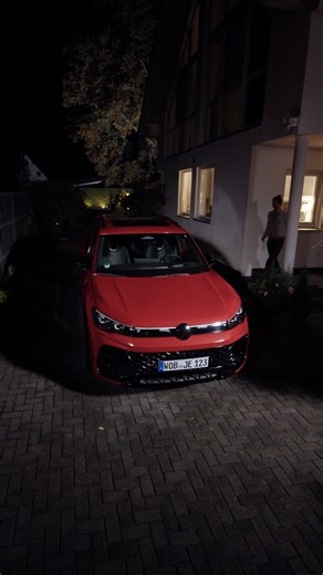 Perfekte Sicht, maximaler Stil. 🚘 Die HD-Matrix-Scheinwerfer mit Dynamic Light Assist passen sich deiner Fahrt an und sorgen für optimale Sicht. #Tiguan #Volkswagen #VW Fahrzeugabbildungen zeigen Sonderausstattungen. Bildliche Darstellungen können vom Auslieferungsstand abweichen. | Volkswagen