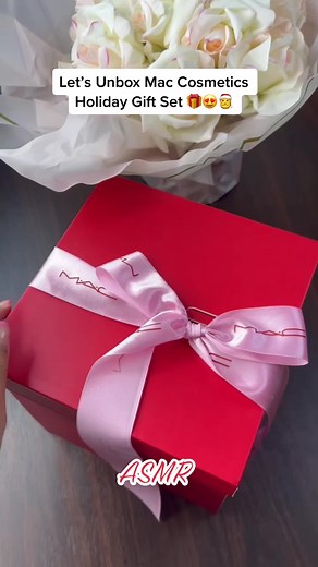Unboxing Mac Cosmetics Holiday Gift Sets | Makeup ASMR 🎁😍🎅