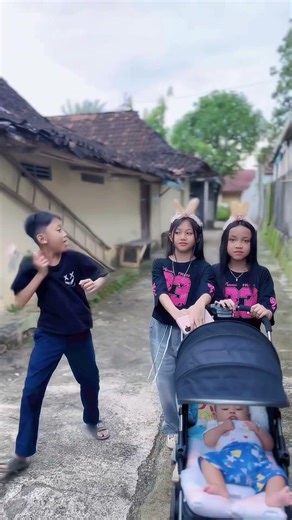 Giesta & Gisela digombalin cogan caper ❤️🥰 #shortsfeed #shortvideo #shorts