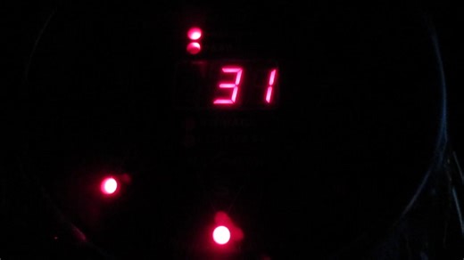 1986 Maximum Weather Instruments Merlin inside readout of the gusts. Next year will be its 40th year of service. No problems ever. Simple wiring and occasional maintenance check ups each year have kept it working. CPWI | Cyclone Performance Weather Instruments