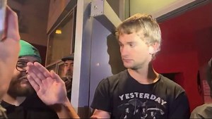 The tide has shifted. Antifa turn into meek little puppies when they’re outnumbered. Trump supporters and Portland locals chant “USA! USA! USA!” outside of Portland ANTIFA Safehouse | Trump America First