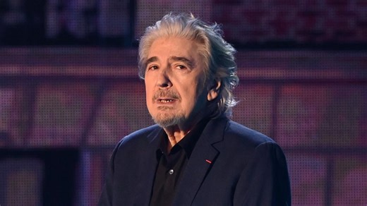 Serge Lama “cassé de partout” à 82 ans : “Je ne peux plus rester debout”