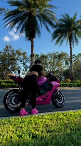 Biker yes, but also feminine, woman and always organized 😍💕 happy week #hondacbr1000rr #bikergirl #superbike | Biker life