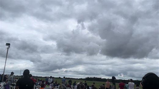 Red arrows concorde shape fly bye @Red Arrows
