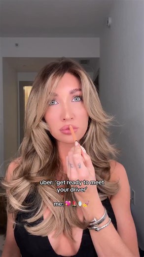 Kate Cassidy on Instagram: "secrets out I’ve been drawing on my freckles"