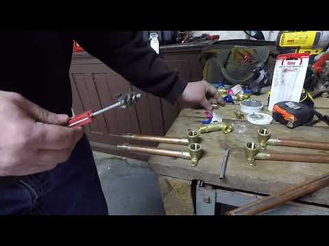 Cleaning copper pipe and fittings with wire brush cleaners DIY