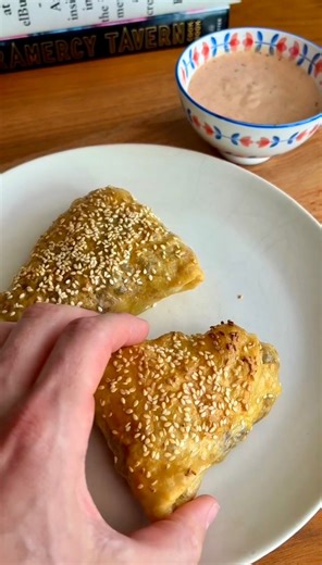 Rice Paper Big Mac Pocket 🍔🍔 Follow @thechefoutwest AND comment MAC and I’ll send the recipe straight to your inbox. Say goodbye to those McCravings! These CRISPY Big Mac pockets will satisfy all your burger needs. They are so fun, so DELISH and so easy to make. I’m obsessed with the way the rice paper gets crispy on the outside and super chewy on the inside. Tag a Big Mac lover and let me know in the comments what filling we should try next for these pockets. #easyrecipes #simplerecipe #fblif