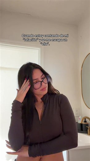 Me olvido del detalle🙂 #wlw #wlwcouple #lesbian #goals #novia | wlw couples