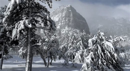 Snowstorm Creates Dreamy Winter Wonderland in Mountain Town Near Las Vegas