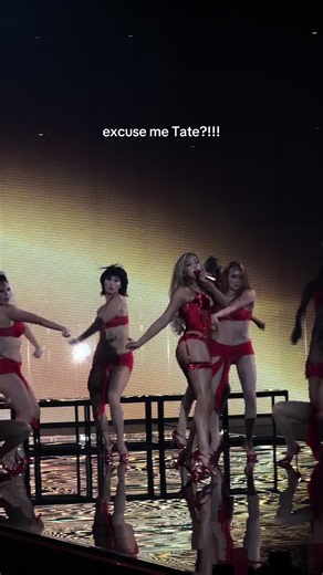 girl u are a GODDESS @Victoria's Secret @victoriassecretczech #VSFashionShow #victoriassecret #tatemcrae #LA #domialagia