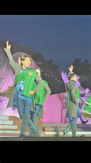 え？！ミニーちゃんとイケメン4銃士が手繋いでる？！尊い！×100 5人で手繋いで輪になってかわいすぎる◎ ダンス・ザ・グローブ！ 2026.05.20 #ダンスザグローブ #ディズニーダンサー