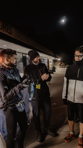 RETOURNEMENT DE SITUATION 🤯💥 Stéphane est hors délai, mais c’est Charly qui nous surprend en faisant demi-tour quelques mètres après le départ ! Si Benjamin termine sa 44ème boucle, il remporte l’édition 💪🏻🔥 #infinitytrail #backyardultra #ultratrail | Infinity Trail - French Backyard Ultra