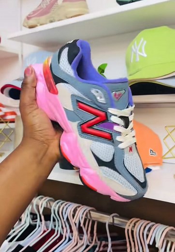 P600 Only will get you in style . You’ll asked to to extend my clearance sale dates Clearance ends on the 07/12/25 We are your go to home for kicks😍come and shop with us..quality guaranteed✅ Call or app:76825761‼️ Directions : Maruapula filling station (caltex), Shop is located at Maruapula shopping complex, upstairs above choppies supermarket. Shop name is Luxe Beauty Lounge Facebook page@Cole BW Tiktok:Cole.bw(Nicole) #sneaker #nike #jordan #newbalance #trendin
