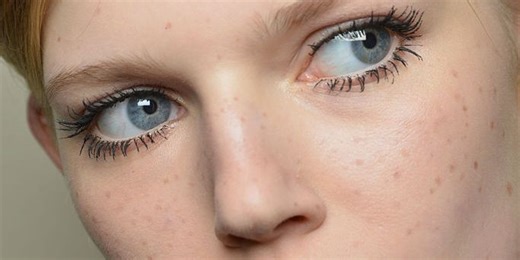 Occhi incappucciati, come truccarli per valorizzarli al meglio