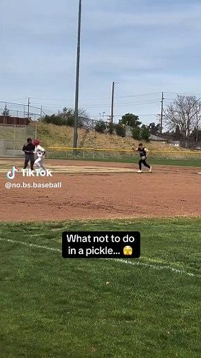 Baseball Pickle Tips: What Not to Do in a Game