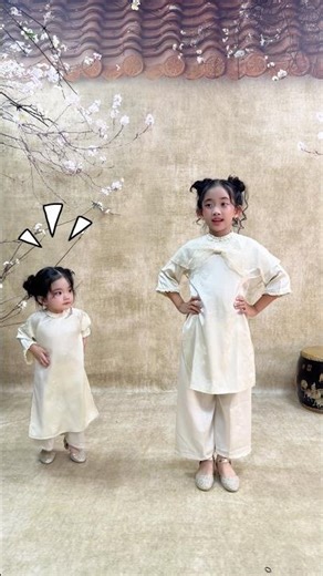 Anna and her mischievous little sister Lisa are rocking out at the Jive party 💃🏻 #ktakingtheart