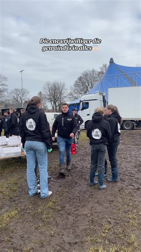 Wist je dat wij ons feest organiseren met behulp van 400 vrijwilligers 💪🏽 #fyp #vrijwillgerswerk #paaspartybentelo