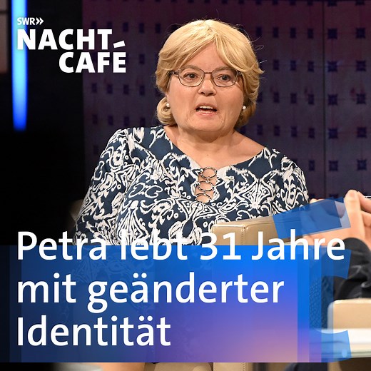 Mit 24 Jahren verschwindet Petra Pazsitka spurlos und lebt 31 Jahre lang ein unauffälliges Leben in einer Großstadt. Als ihre geänderte Identität auffliegt und Petra ihre Familie wiedersieht, wird sie mit traumatischen Kindheitserinnerungen konfrontiert, die sie bis heute belasten. Das ausführliche Gespräch seht Ihr in der ARD Mediathek: https://1.ard.de/Familie_-_von_Liebe_und_Last | Nachtcafé - Die SWR Talkshow