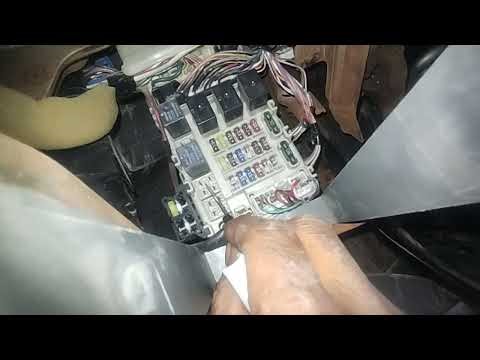 مكان فيوز طرمبه البنزين والكتاوت الريلاى لانسر بومه Mitsubishi Lancer fuel pump fuse location