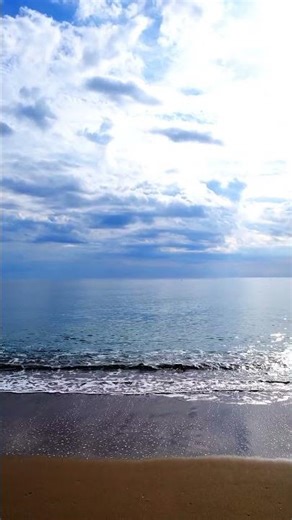 Sunset Reflections on the Ocean Surface #oceansunset #sunsetwaves #peaceful #relaxingsea #nature