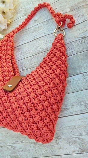 Shoulder Hobo Bag #crochethobobag #crochetpurse #pursepattern #crochetbagpattern #slouchybag