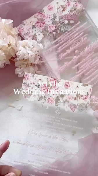 Soft, romantic, and effortlessly elegant. This acrylic wedding invitation features delicate pink roses, creating a dreamy and timeless design. The ideal mix of modern luxury and sweet romance for your special day. Design & Print by #paperosewedding #weddinginvitations #luxuryweddinginvitations #fineweddingstationery #kadkahwin #malaysiaweddings #singaporeweddings