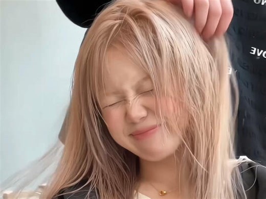 救命好看到眼睛都睁不开 玫瑰粉金色真的好显白！啊啊啊