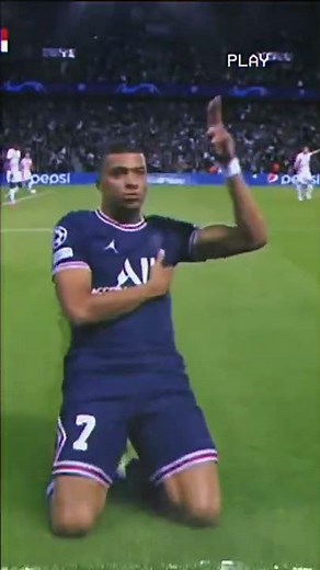 Mbappe knee slide 🔥🥶