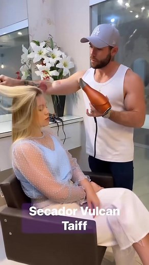 42K views · 710 reactions | beautiful tutorial by @charlemstrelowpro ✍️ | Hair Academy TV | Facebook