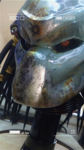 Cloaked Predator (Water emergence scene) #predator #art #custom #sculpt #painting