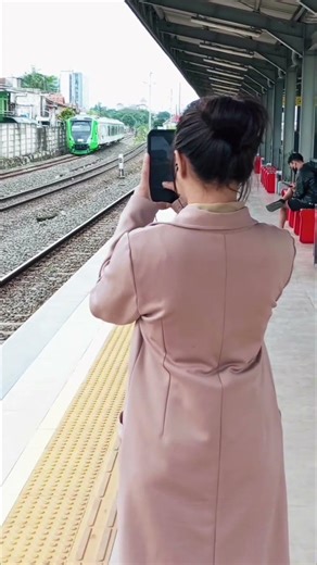 Si dia dan si hijau #keretaapi #model #feeder #railway #indonesianrailways