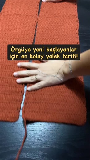 Feriha Kiriş on Instagram: "Örgüye yeni başlayanlar için artırma-eksiltme derdi olmayan en kolay yelek tarifi!👇🏻✨ Kendi bedeninize göre iki tane uzun parça örüyoruz. Ölçüden emin olamazsanız,omuz genişliğinizden kalçanıza kadar olan uzunluğu baz alabilirsiniz. Parçaları katlayıp,kol ayrımını yaptıktan sonra dikiyoruz ve yeleğimiz hazır! Hem çok pratik hem de çok şık."