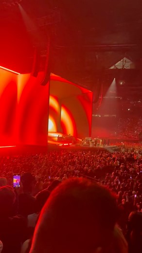 60 thousand or so high school & college students from all 60 states & 72 countries gathered together to worship JESUS & study the Bible. Pretty sure my heart bruised some ribs last night while it was blowing up with hope & joy! @passion268 @louiegiglio @shelleygiglio | Lisa Harper