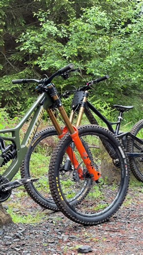 Santa Cruz V10 mountain bike — features, uses, and related gear
