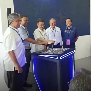 SIRIM proudly announces the launch of AS9100 Aerospace Quality Management Systems Certification in conjunction with LIMA '23 Langkawi. Get ready to elevate your brand on the global aerospace map. Congratulations SIRIM QAS International #SIRIMQAS #sirim #AS9100Certification #LIMA23 #AerospaceQualityManagement #GlobalAerospaceMap | Dr. Ahmad Sabirin Arshad - DRASA