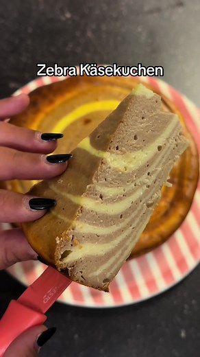 Zebra käsekuchen ohne Boden 😋 #backen #kuchen #käsekuchen #easyrecipe #easyrecipes #viral #viralvideo #viraltiktok